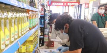 Este jueves iniciaron los controles de precios en seis supermercados de la ciudad\u002E (foto: Municipal)\u002E