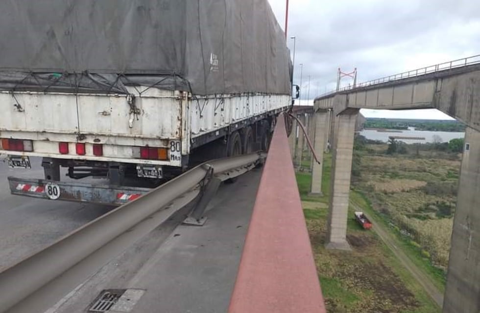 RN12: desvío y despiste de camión