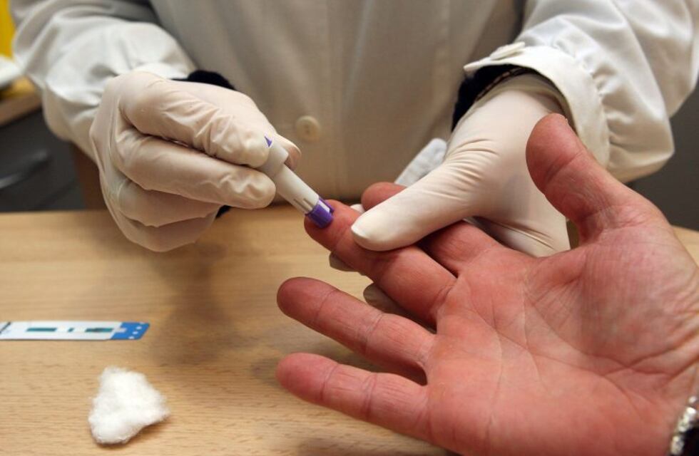 Aseguran que en abril se normalizarán los análisis para pacientes con VIH en Salta