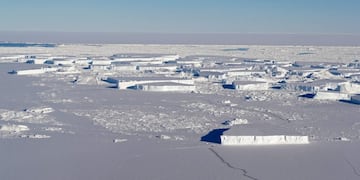 Imágen facilitada por la NASA, que muestra una fotografía realizada en una misión en la Antártida\u002E