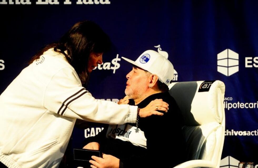 La hermana de Cristina Kirchner sorprendió a Maradona con un regalo