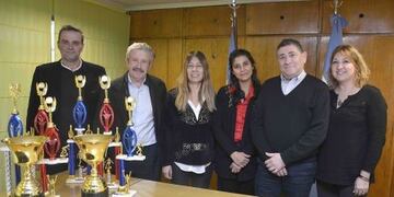 Realizaron donación de los trofeos para la Copa 60 Años