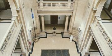 Este miércoles un posible caso sospechoso de coronavirus activó el protocolo en la ex Aduana donde funcionan múltiples dependencias municipales\u002E (Archivo)