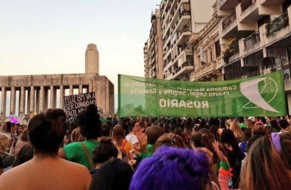 Miles de rosarinas coparon el Monumento contra la violencia machista