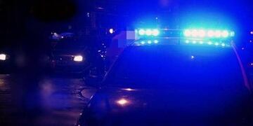 Escapo de una clínica, robó una camioneta y terminó chocando contra un camión