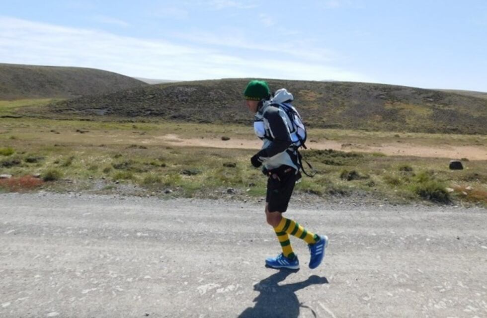 "Unir Malvinas": la historia del ex árbitro que corrió más de 750 kilómetros en homenaje a los ex combatientes