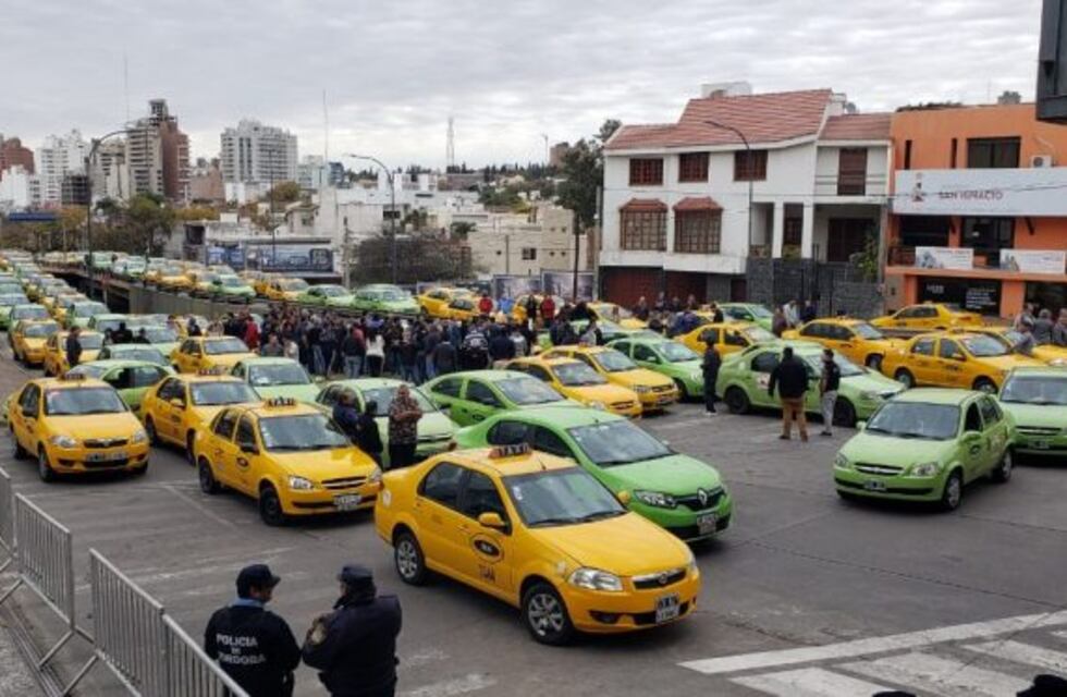 Sube la tarifa de taxis y remises en Córdoba