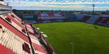 Una larga lista de Gloriosos para nombrar las tribunas del Monumental\u002E