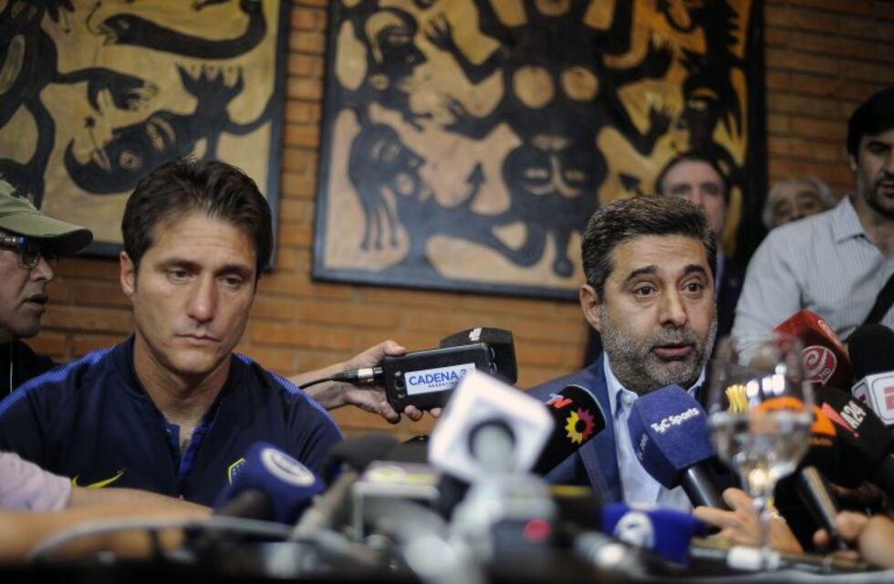 Angelici le habría ofrecido la renovación de su contrato a los Barros Schelotto