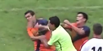Trompadas entre jugadores y el u00e1rbitro en un partido de la Copa Santa Fe.