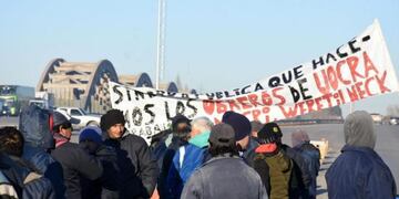 Movimientos sociales realizan cortes para quienes transitan por Neuquén y Cipolletti\u002E