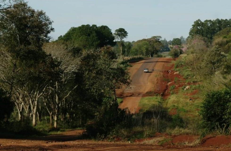 Pavimentan "Picada Finlandesa" que une Pueblo Salto con Oberá