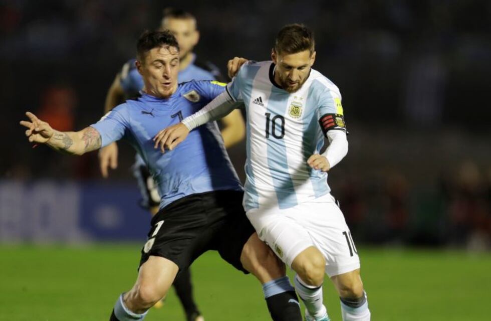 Argentina empató sin goles con Uruguay en el Centenario y sigue en repechaje