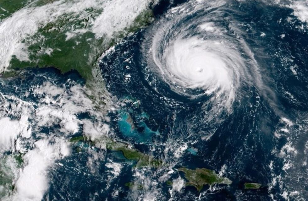 El huracán Florence bajó a categoría 3 mientras avanza hacia Estados Unidos