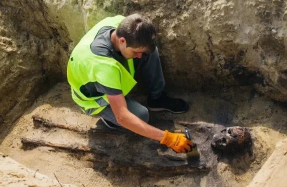 Polonia: hallaron un antiguo cementerio con restos de niños con monedas en la boca