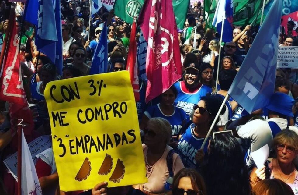 Movilización de docentes: "Estamos muy atrás del salario pretendido"