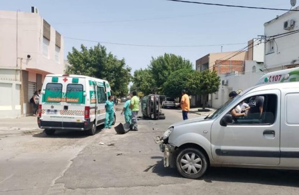 Bahía Blanca: choque entre dos camionetas