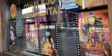 Continúa el conflicto de los empleados despedidos en el cine Monumental\u002E (Archivo)