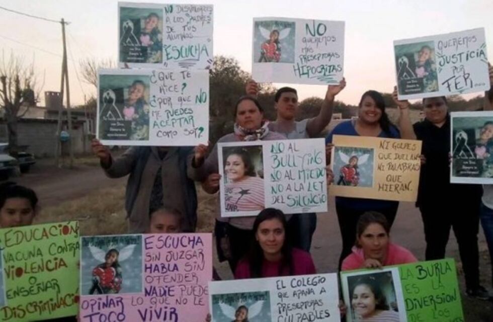 Marchan en el norte de Córdoba por una chica que se suicidó por bullying