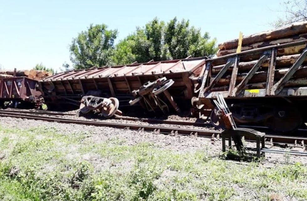Un tren de cargas descarriló cerca de una comisaria
