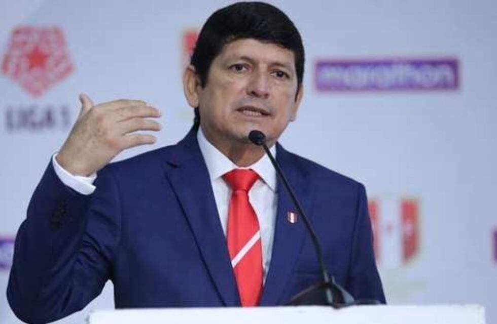 Quién es Agustín Lozano, el dirigente denunciado que llevó la final de la Libertadores a Lima