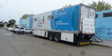 Comenzaron los cursos en el aula taller móvil