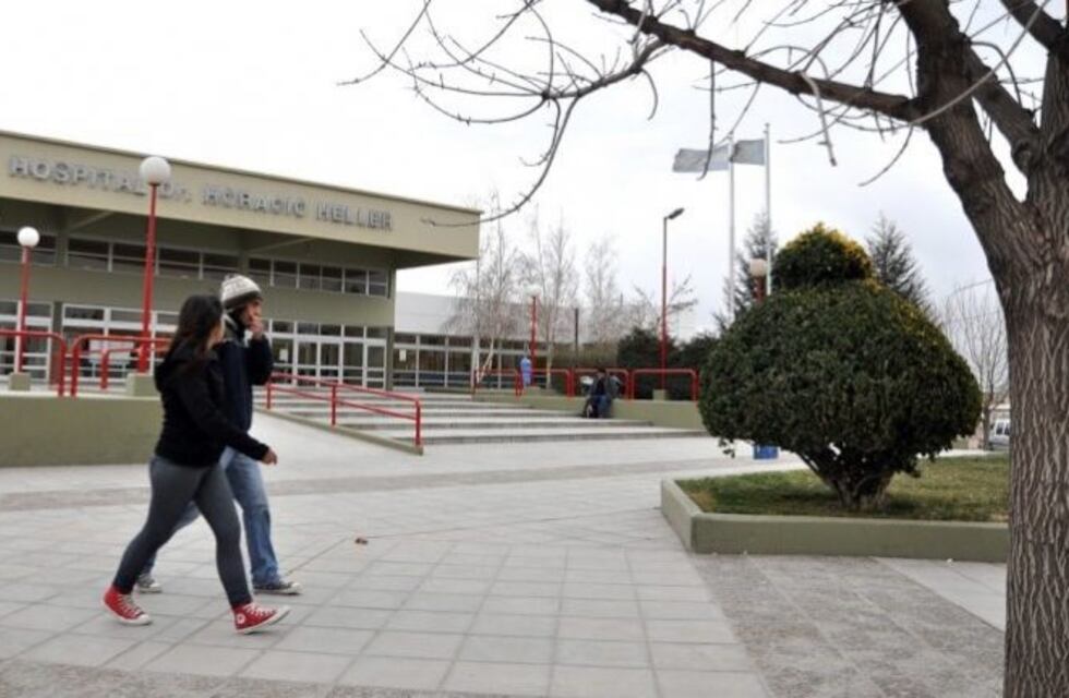 Tres policías le salvaron la vida de un bebé de dos semanas