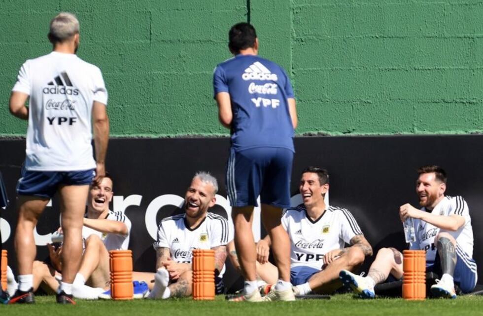 ¿De qué se ríen? La historia detrás de una foto de la Selección Argentina