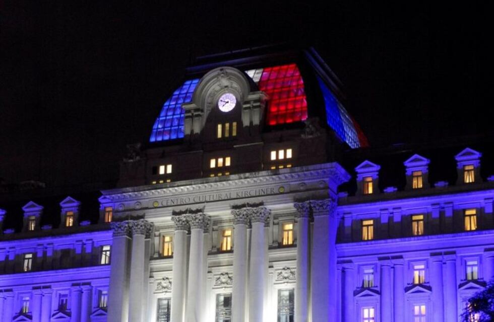 El CCK se iluminó con los colores de Francia para homenajear a Notre Dame
