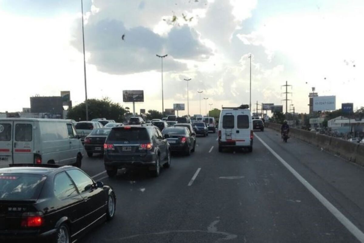 Un motociclista murió en Panamericana al ser embestido por un camión\u002E