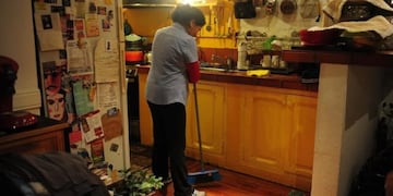 Cuarentena y crisis: dieron de baja a más de 20\u002E000 empleadas domésticas en 4 meses (Foto: Clarín)