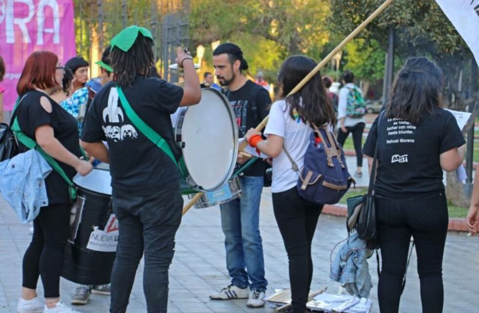 Convocan a un pañuelazo para pedir la  legalización del aborto
