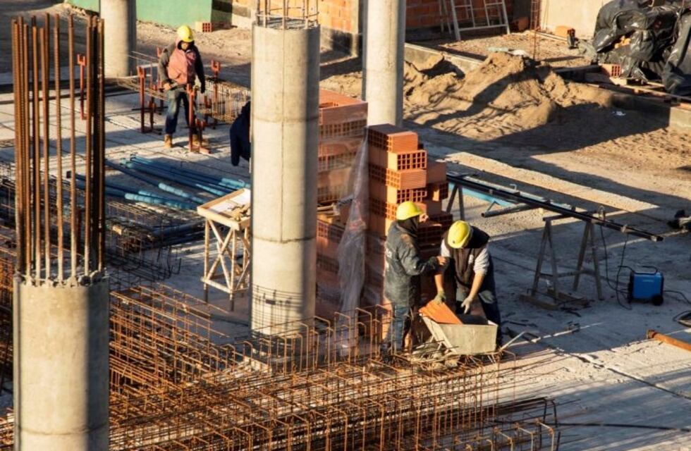 La construcción bajó un 75,6% y la actividad de la industria un 33,5% desde abril 2019