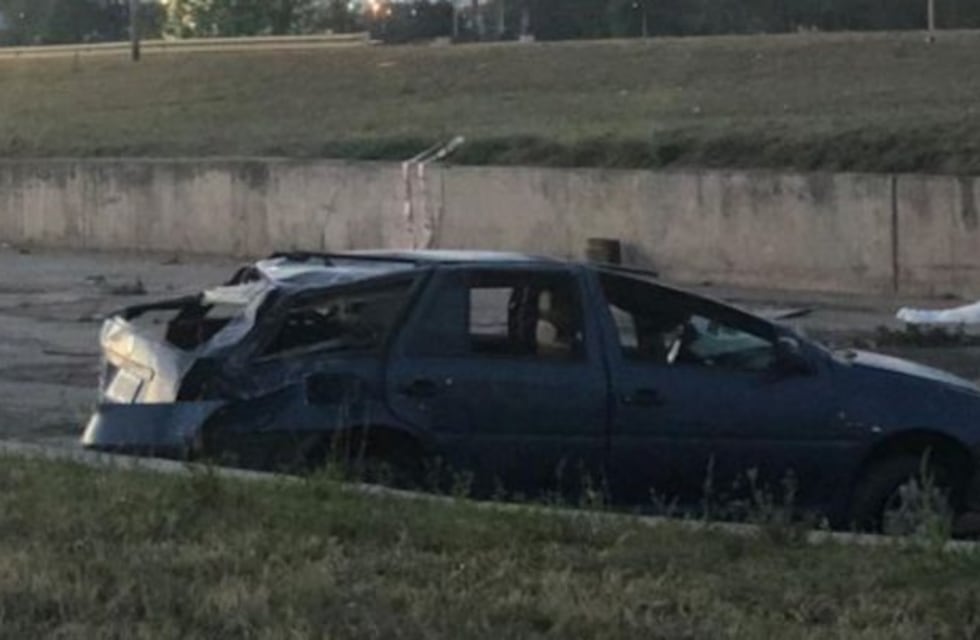 Conducía un auto robado, chocó y murió