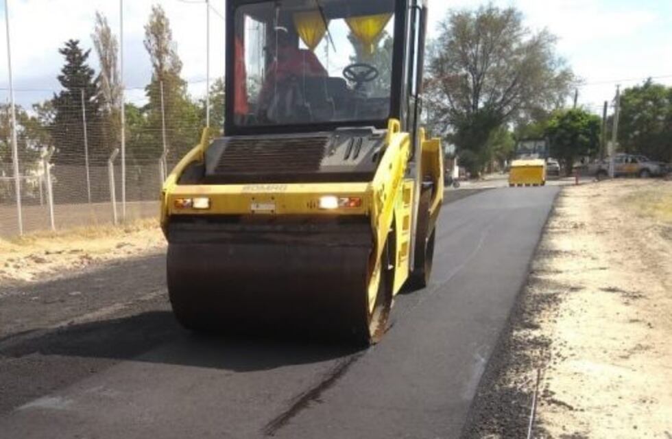 Pavimentan el nuevo pasaje que comunica Alem y Villanueva