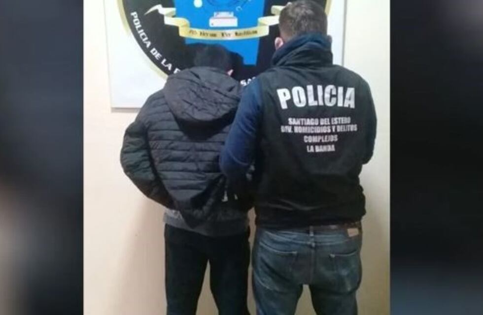 Su expareja bebía con amigos y los apuñaló