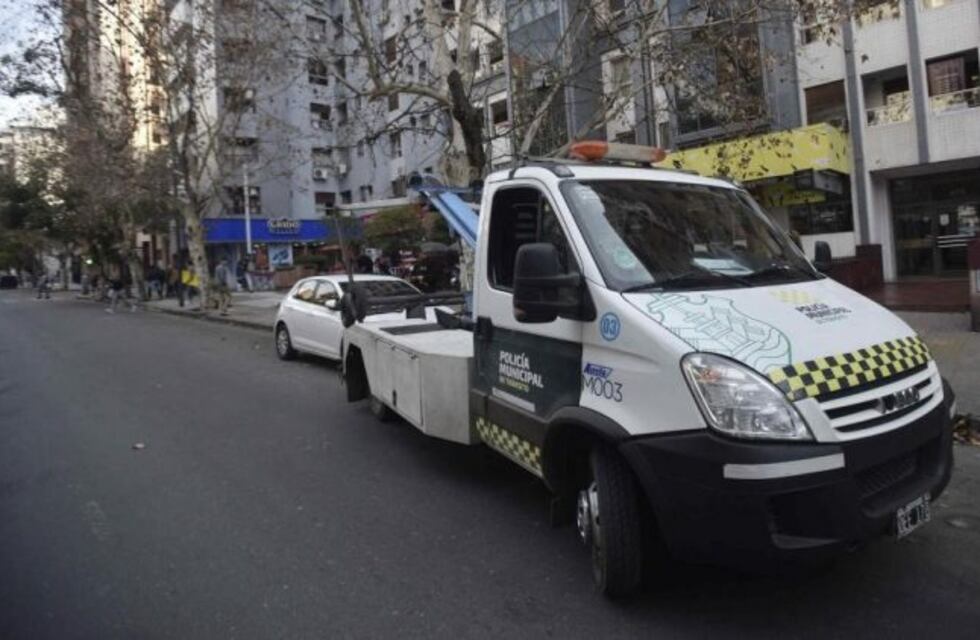 Cosas que solo pasan en Córdoba: una grúa de tránsito remolcando a otra