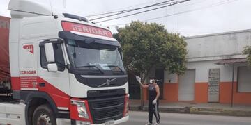 Santiago Temple: entregan sándwichs a camioneros