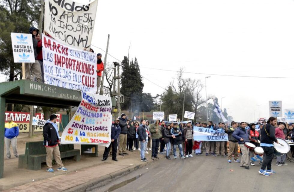 Sin acuerdo entre sindicalistas y empresarios, Adidas presentó el procedimiento preventivo de crisis