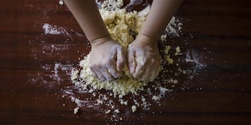 Venden tres pizzas por $100 para poder conseguir los medicamentos (web)\u002E