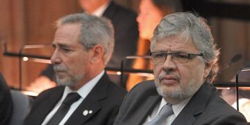 BUENOS AIRES (ARGENTINA), 21/04/2014\u002E- El exsecretario argentino de Transporte Juan Pablo Schiavi asiste a una audiencia frente a un tribunal oral que le juzga hoy, lunes 21 de abril de 2014, en Buenos Aires (Argentina)\u002E Los exsecretarios de Transporte argentinos Ricardo Jaime y Juan Pablo Schiavi negaron hoy ser responsables del accidente ferroviario que en febrero de 2012 dejó 51 muertos y más de 700 heridos en una concurrida estación de Buenos Aires\u002E EFE/Gustavo Amarelle\r\n buenos aires ricardo jaime juan pablo schiavi juicio oral y publico por tragedia ferroviaria once juicio oral comodoro py acusados imputados ex secretario de transporte