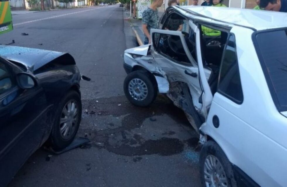 Chocó e iba sin carnet, sin seguro y alcoholizado