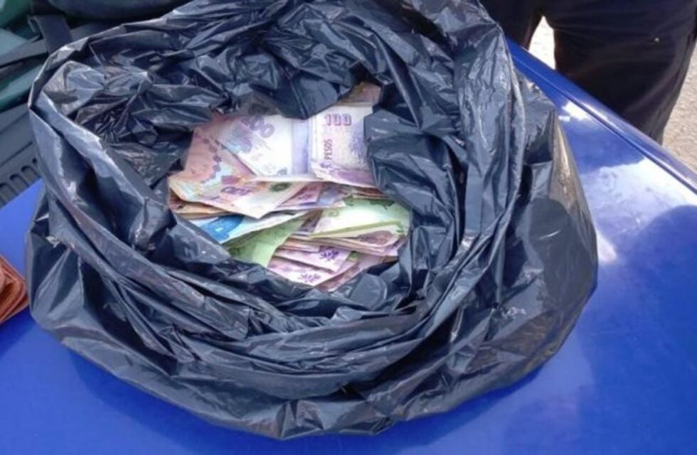 Intentaron escapar con 55 mil pesos, cocaína y armas