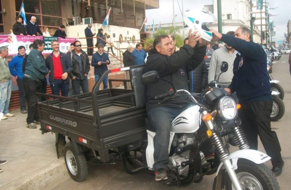 Tracción a sangre: Concepción del Uruguay implementó motocarros