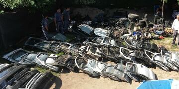 Desbaratan un desarmadero de autos\u002E
