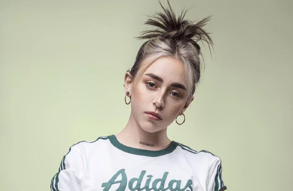 Nicki Nicole publicó una foto posando en bikini y la comparó con otra al natural