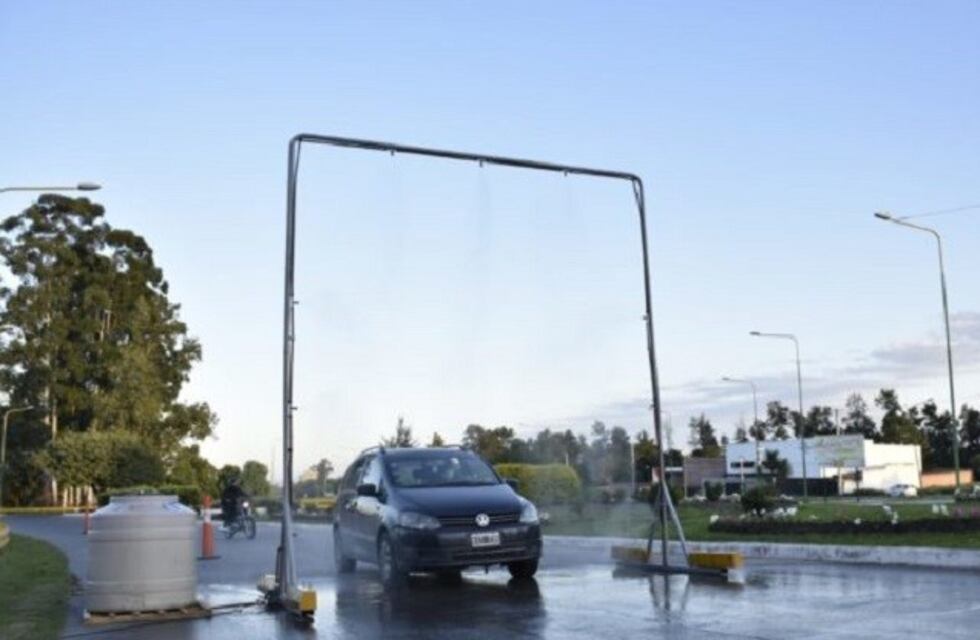 Tafí Viejo: desinfectan los vehículos que ingresan a la ciudad