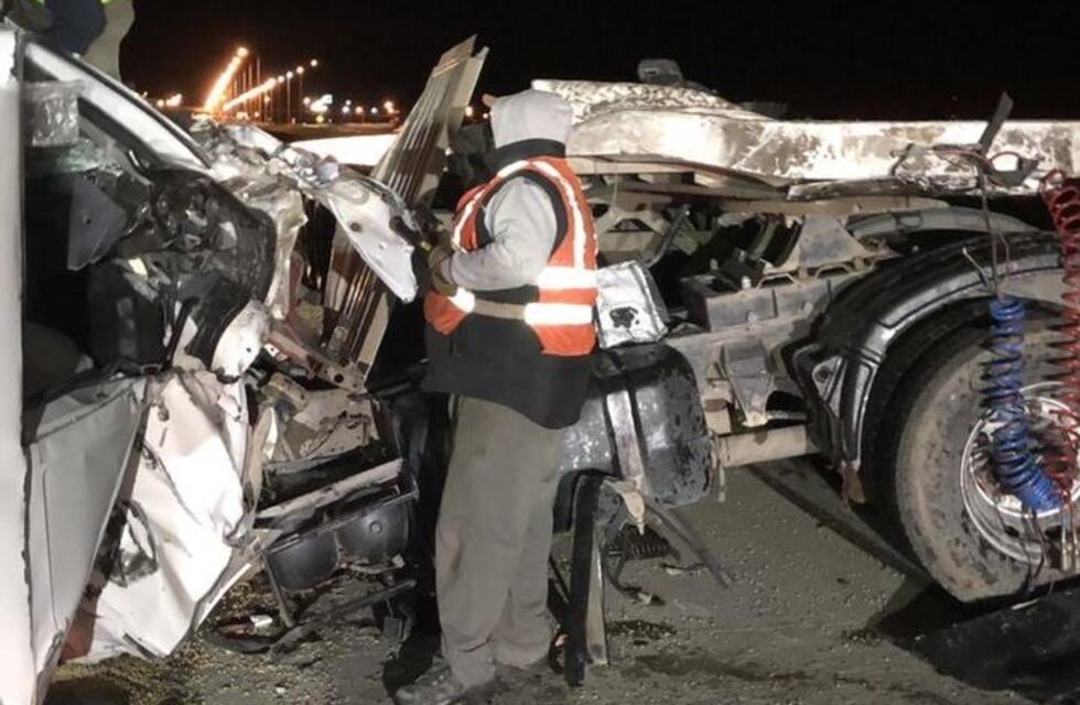 Dos camiones chocaron por la noche en la autopista Rosario-Córdoba
