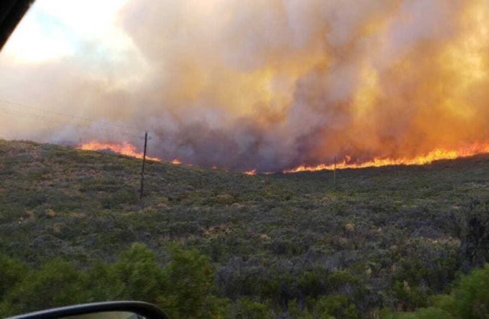 AHORA: incendio de campos en yacimiento de YPF