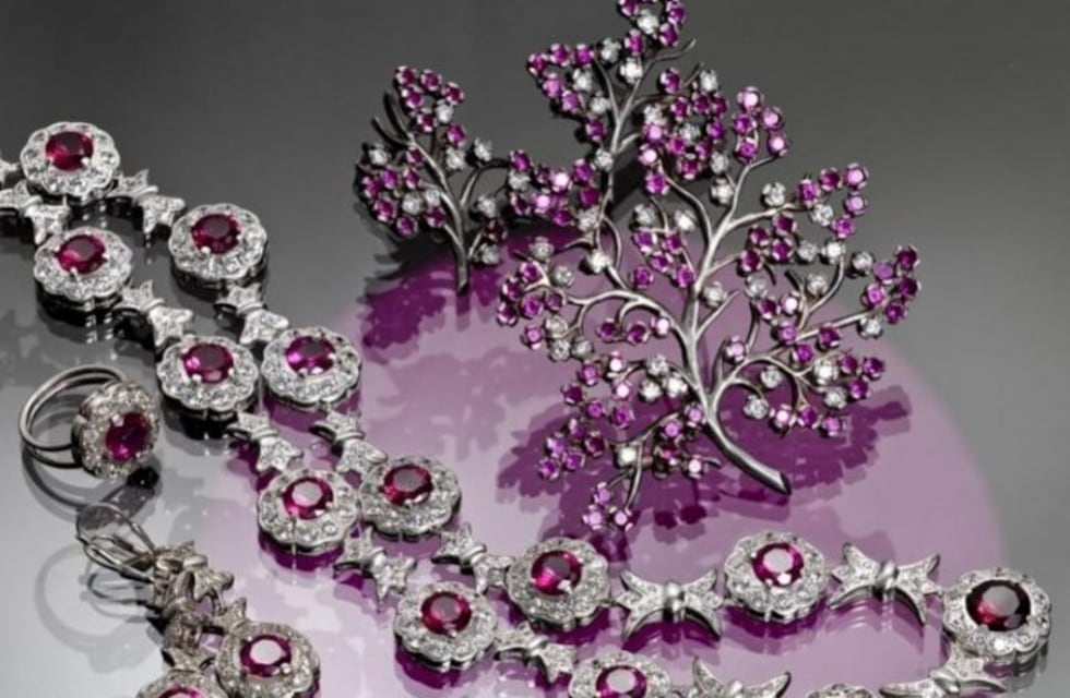 Inaugura la muestra Las joyas de Evita